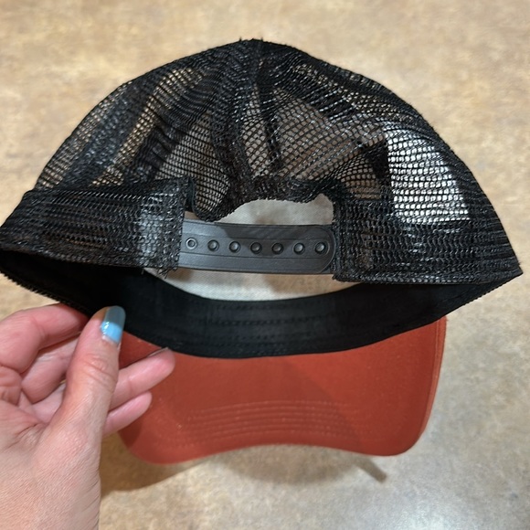 Women’s hat adjustable back - Picture 2 of 4